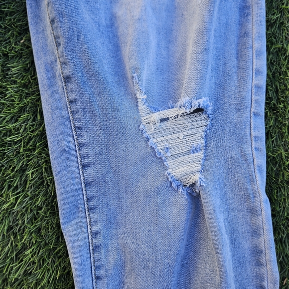 Pretty Little Thing 5 Pocket Skinny Denim Jeans Ripped Knees Womens Size US 22 - Picture 4 of 9